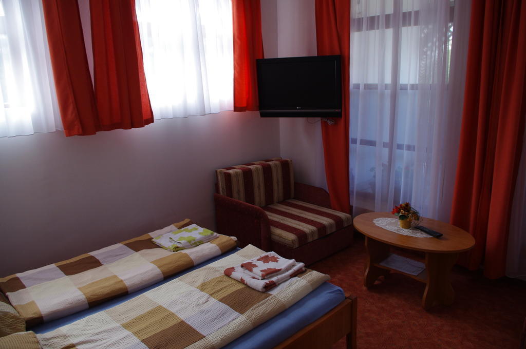 Horváth Kert Vendégház Zirc Exterior foto
